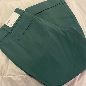 Ann Taylor Factory The Crop pant NWOT. Never worn but sent to dry cleaners.